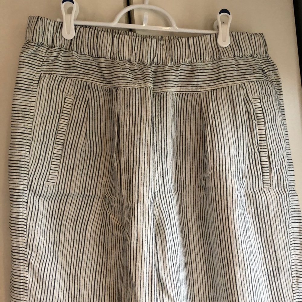 Anthropologie Comfy & Cropped Striped Pants